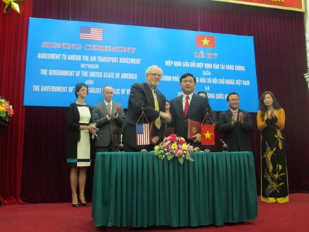 Việt - Mỹ ký Hiệp định sửa đổi Hiệp định vận tải hàng không - ảnh 1